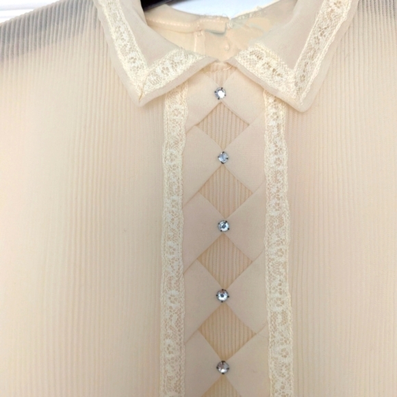 Women's Sheer Ribbed Sleeveless Blouse With Beautiful Dainty Accents - Picture 2 of 7